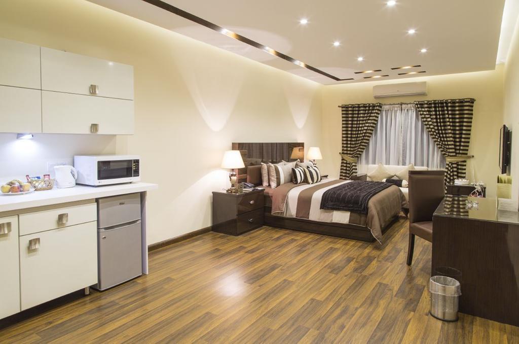 Royaute Luxury Suites And Hotel Gulberg לאהור חדר תמונה
