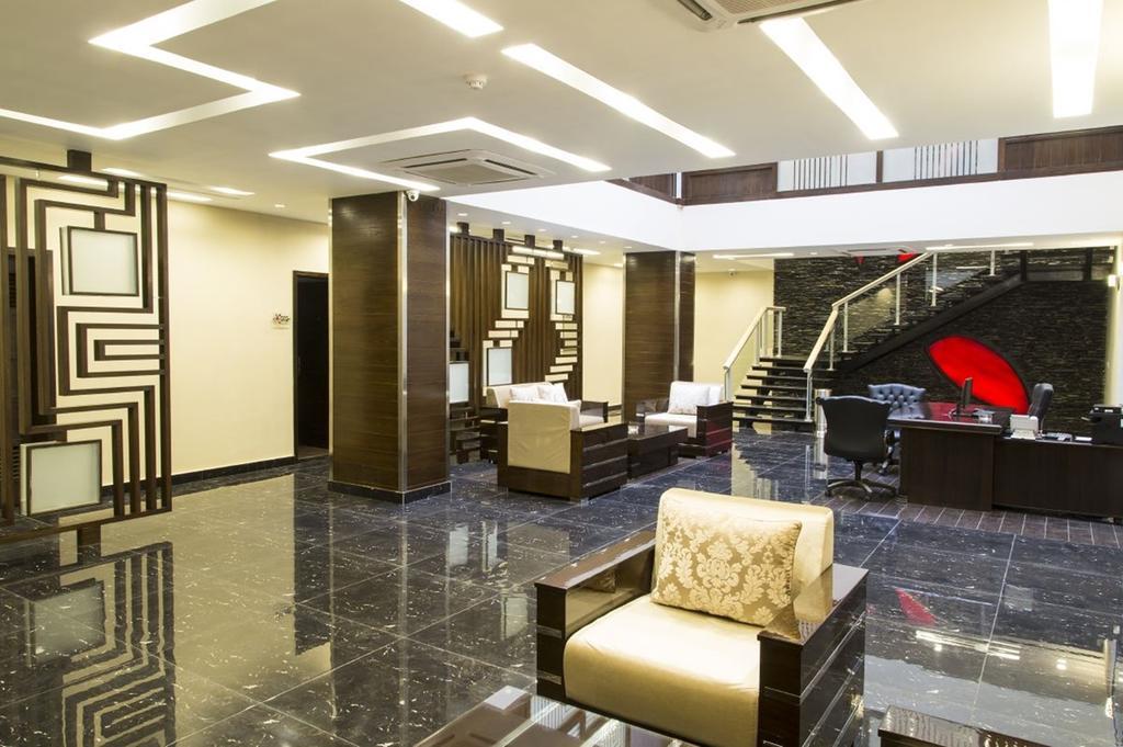 Royaute Luxury Suites And Hotel Gulberg לאהור מראה חיצוני תמונה