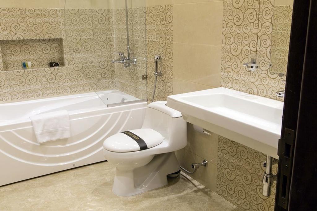 Royaute Luxury Suites And Hotel Gulberg לאהור חדר תמונה