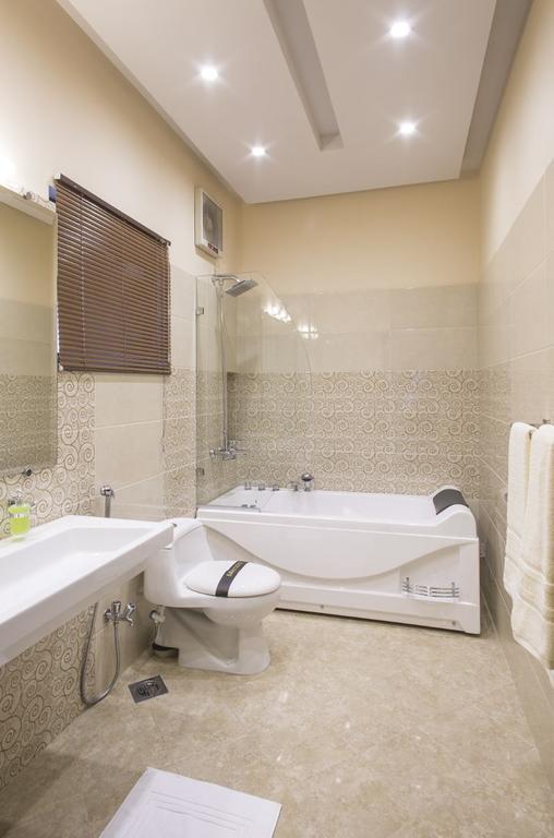 Royaute Luxury Suites And Hotel Gulberg לאהור חדר תמונה