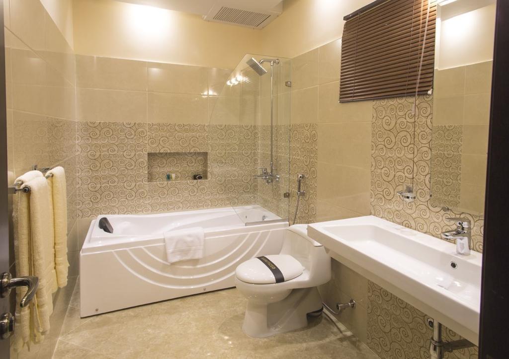 Royaute Luxury Suites And Hotel Gulberg לאהור חדר תמונה