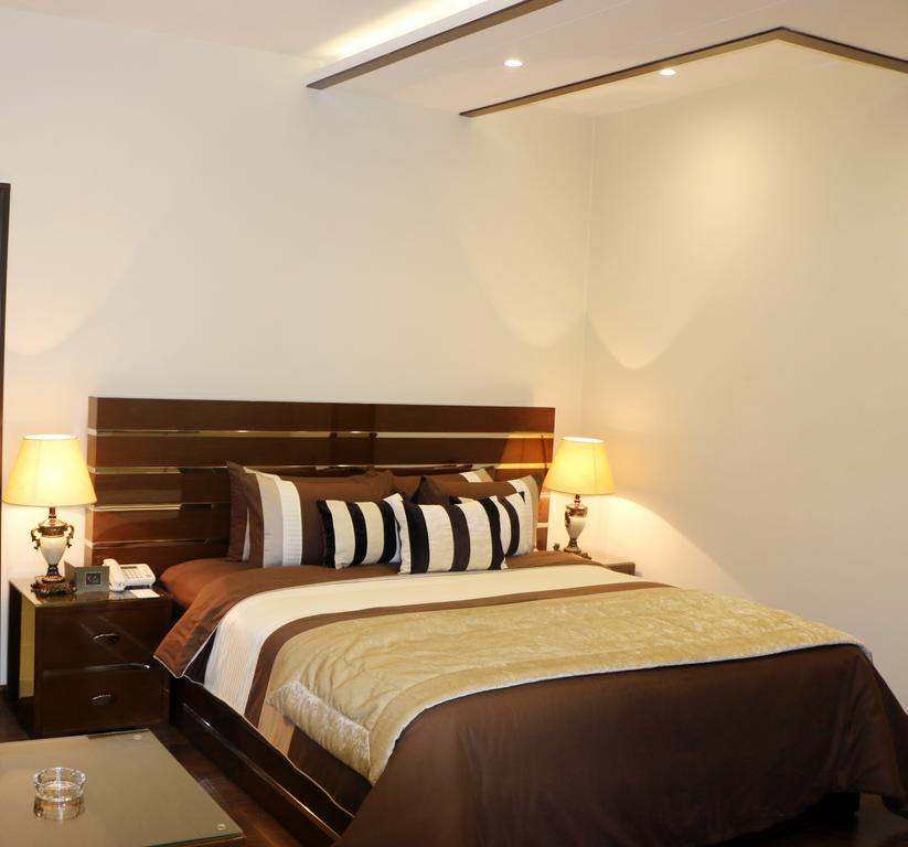 Royaute Luxury Suites And Hotel Gulberg לאהור חדר תמונה