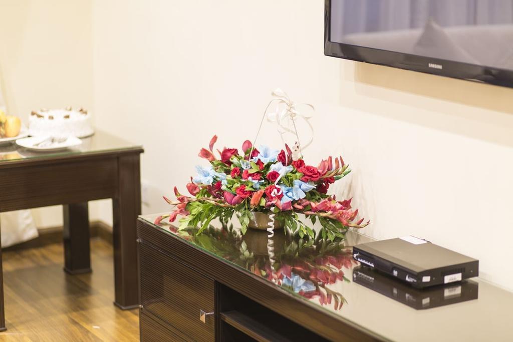 Royaute Luxury Suites And Hotel Gulberg לאהור מראה חיצוני תמונה