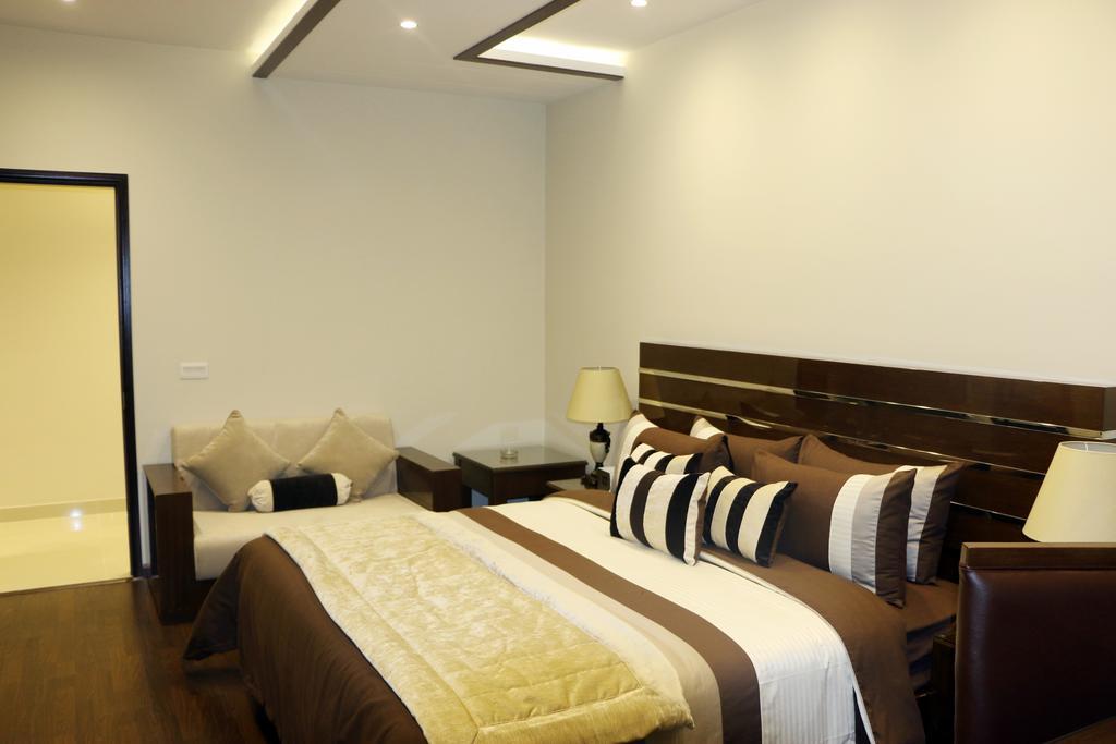 Royaute Luxury Suites And Hotel Gulberg לאהור מראה חיצוני תמונה