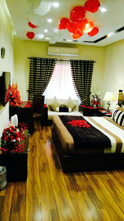 Royaute Luxury Suites And Hotel Gulberg לאהור מראה חיצוני תמונה