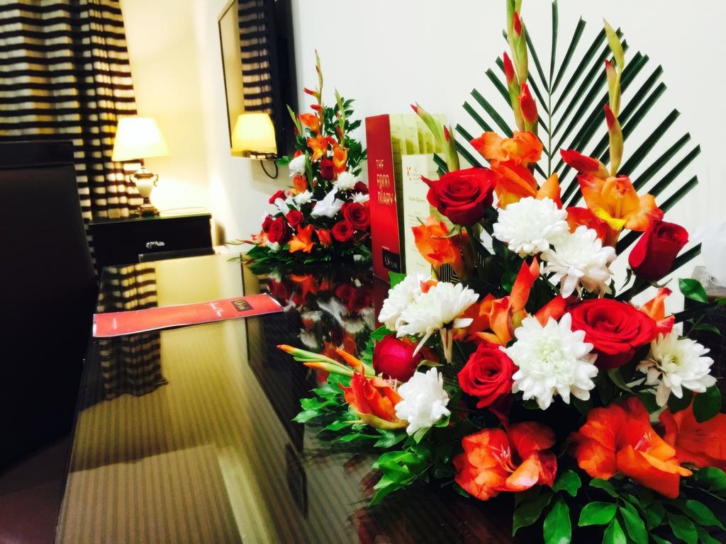 Royaute Luxury Suites And Hotel Gulberg לאהור מראה חיצוני תמונה