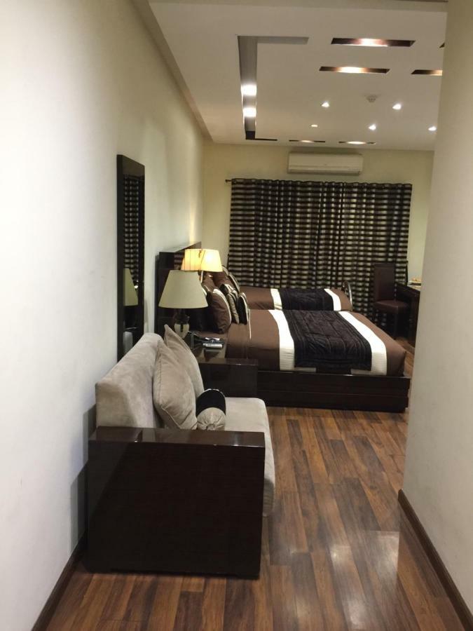 Royaute Luxury Suites And Hotel Gulberg לאהור מראה חיצוני תמונה