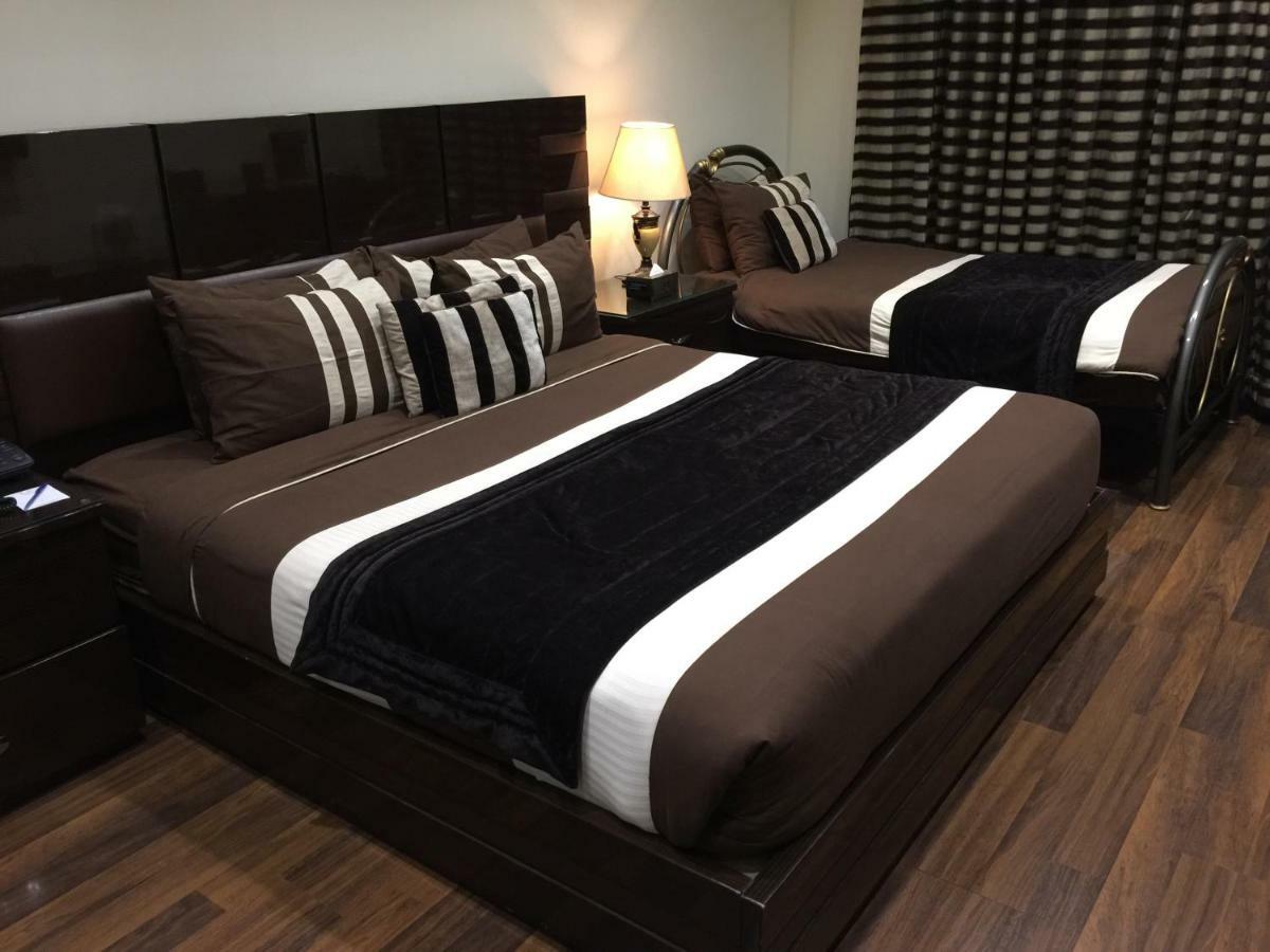 Royaute Luxury Suites And Hotel Gulberg לאהור מראה חיצוני תמונה